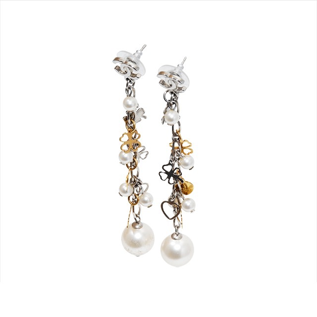 CHANEL (シャネル) CCマーククロー