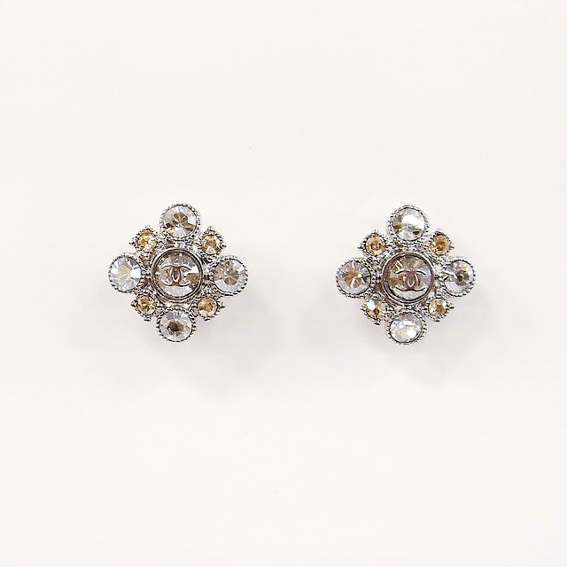 CHANEL (シャネル) ストーンピアス