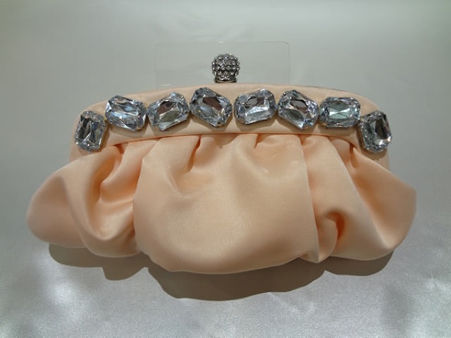 035・サーモンピンク大きめダイヤ