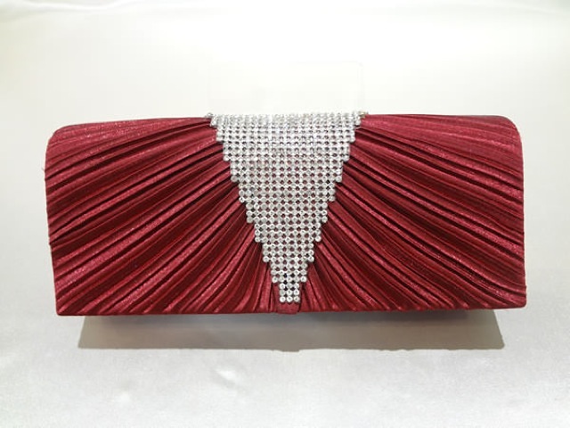 046・ワインレッドＶ字ダイヤクラ