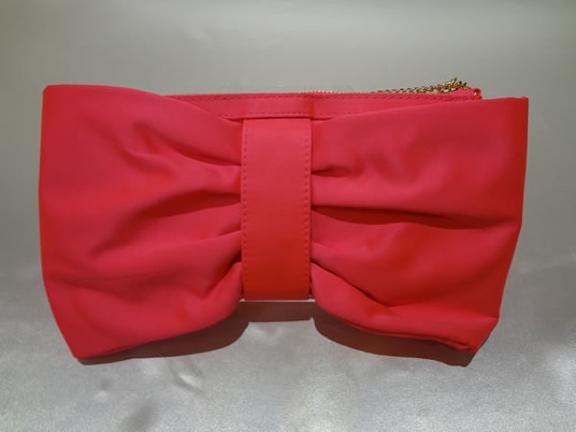 059・濃いピンクリボン型クラッチ 