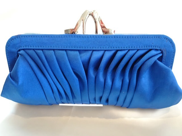 075・ビビットブルーとめ具ヒール