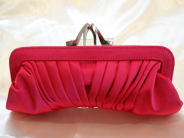 076・ビビットレッドとめ具ヒール