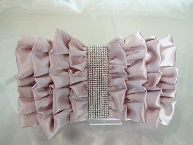 089・うすピンクリボンヒラヒラク