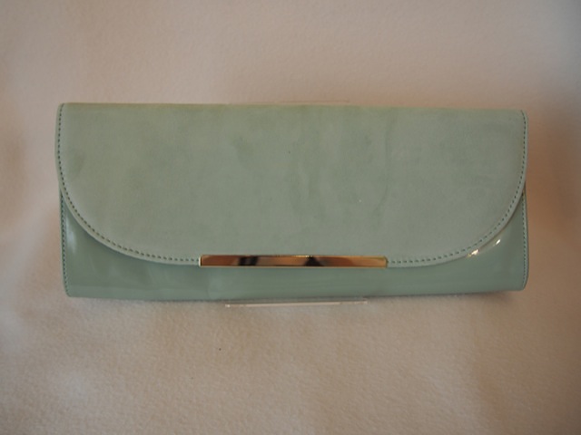 129・エメラルドグリーンクラッチ