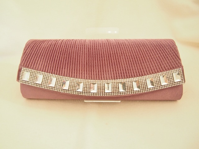 131・スモーキーピンククラッチバ
