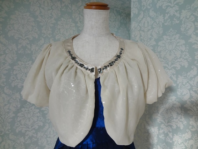 002・首元ビジューラメ入りベージ