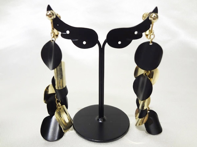 ブラック＆ゴールドリーフモチーフ