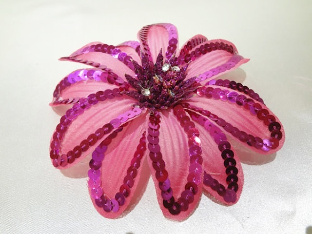 013・蛍光ピンクふちスパンコール