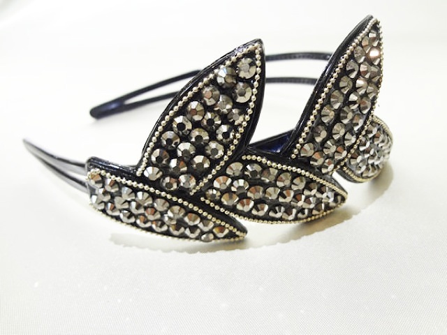 017・黒×葉モチーフスワロ付きカチ