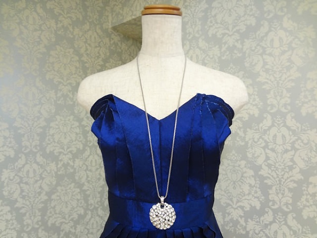 ロング飾りつきシルバーネックレス