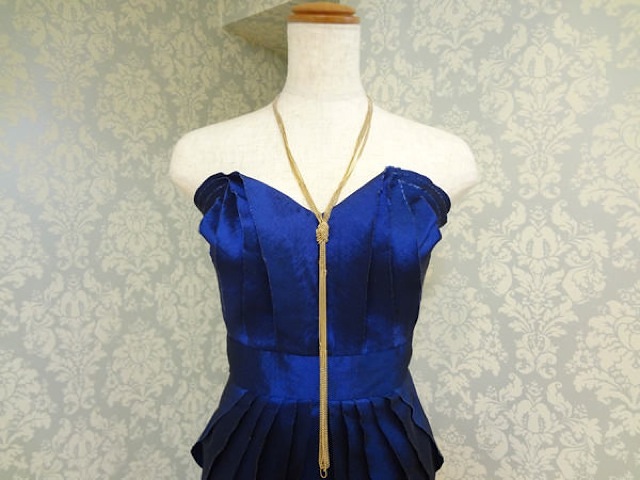 ロング飾りつきゴールドネックレス