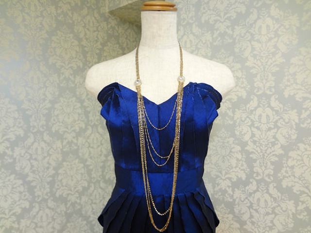 ゴールド飾りつき多連ロングネック