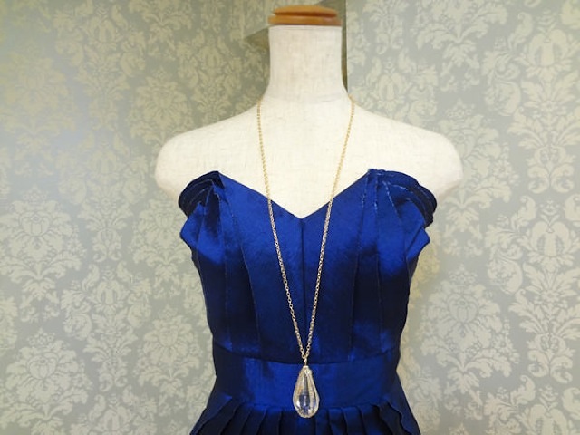 ロングクリスタルモチーフネックレ