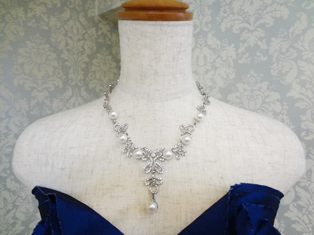 シルバーフラワーモチーフパールネ