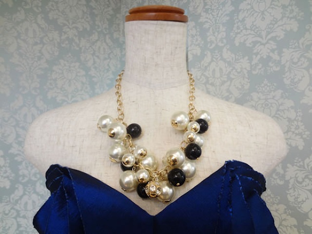 ホワイト＆ブラックパールモチーフ