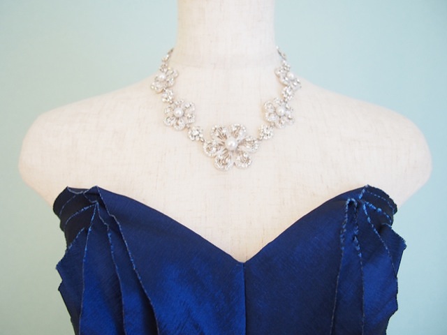 シルバーフラワーモチーフネックレ