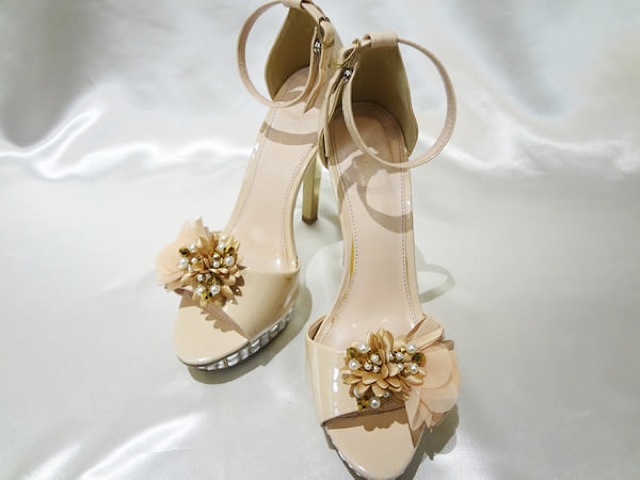 032・ピンクベージュお花ビーズ靴