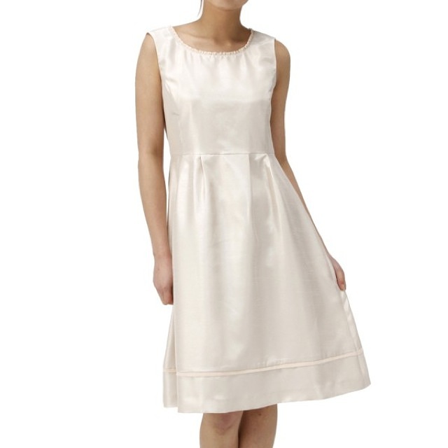 胸元フリルミディアムドレス (ベー