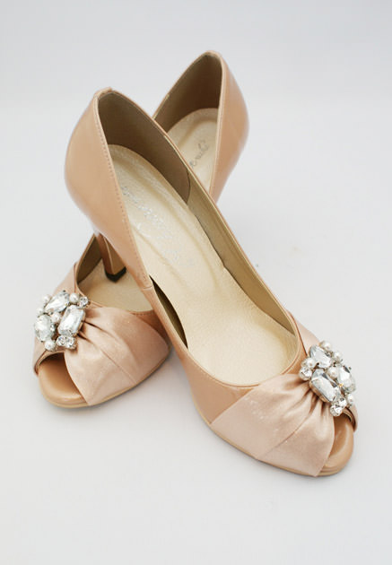 chioneriche 大ぶりビジューが輝く